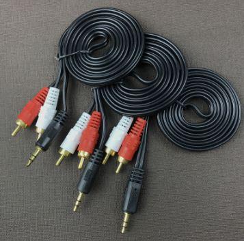 Cáp 3.5 ra 2 bông sen mạ màu vàng 1.5m